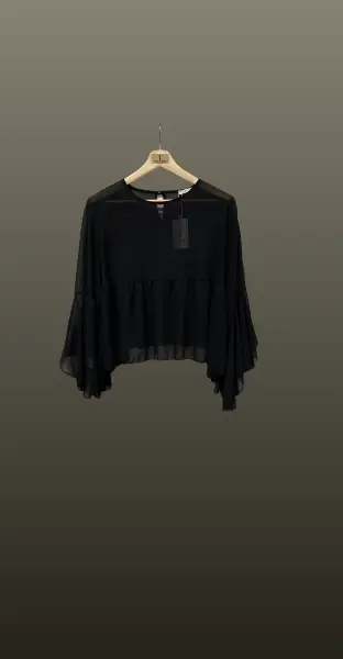 Top scurt voala- maneca lasata